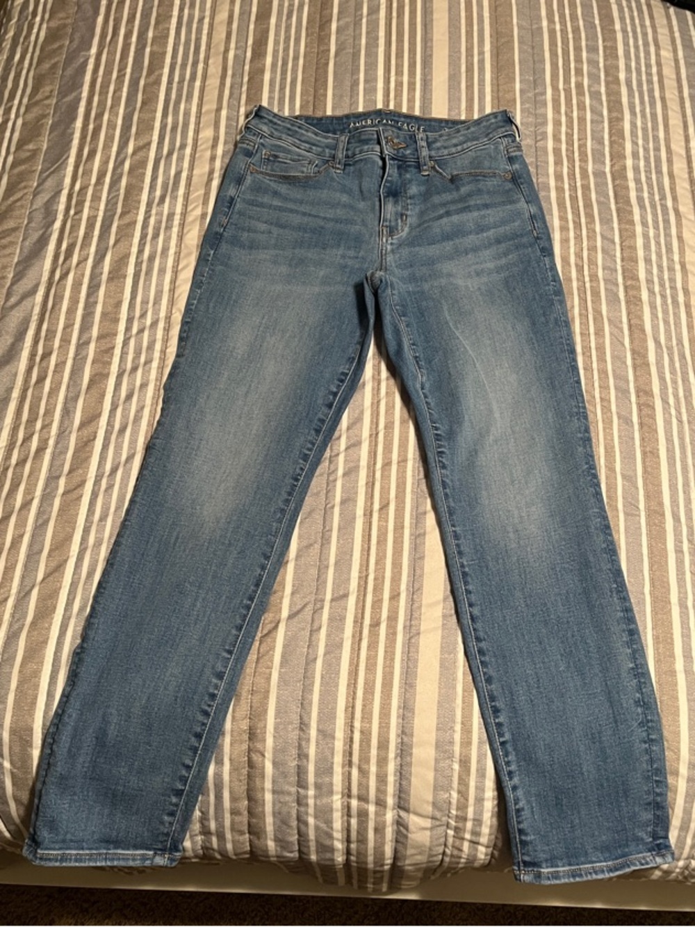 American Eagle Outfitters Skinny Jeans in Medium Blue Wash